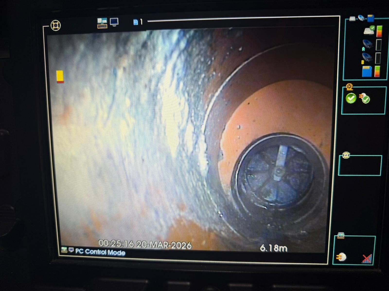Internal flooding caused by fat build-up resolved in Reading using high pressure jetting and dye test