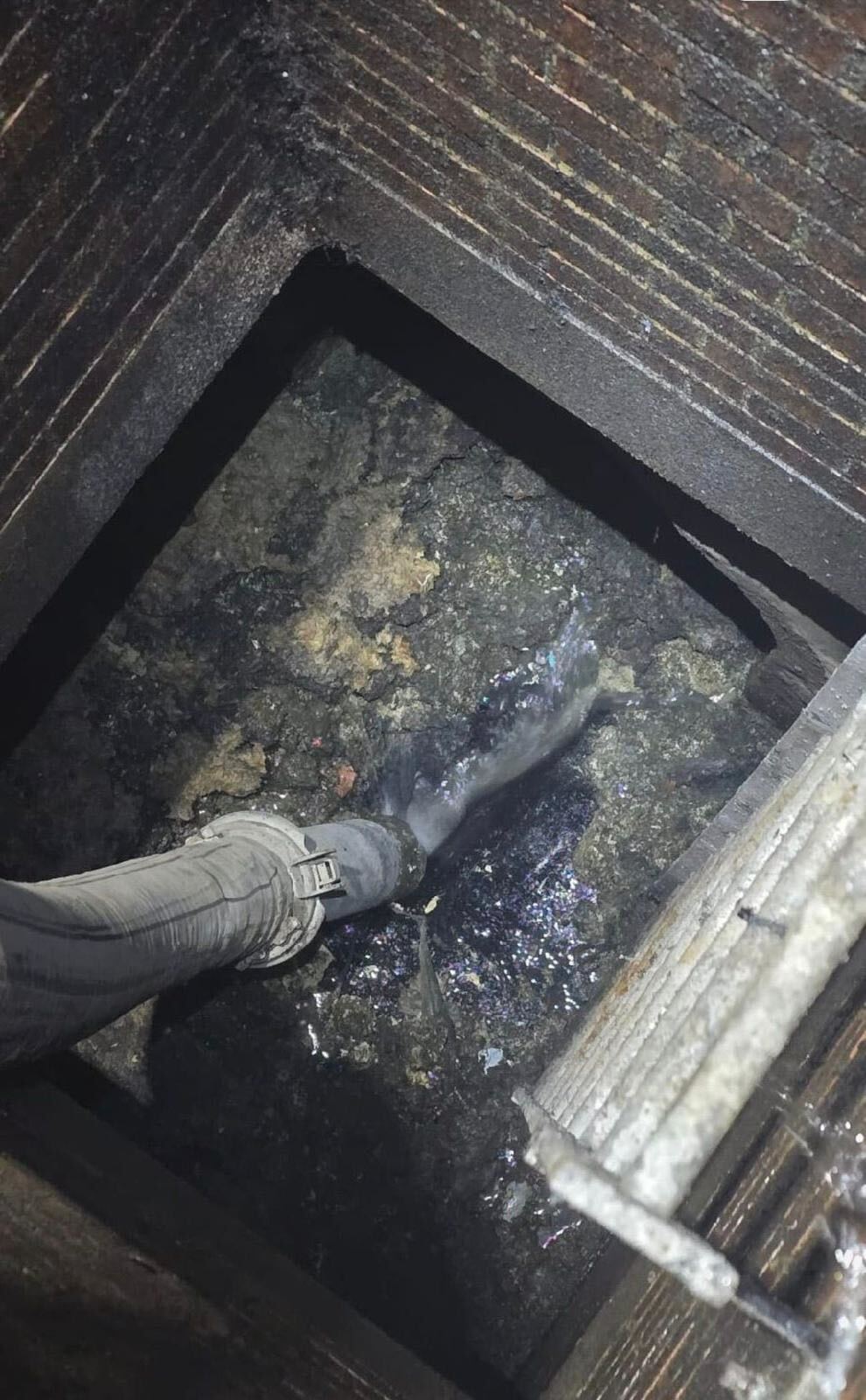Main sewer fatberg cleared over 5 days using high pressure jetting in Bracknell