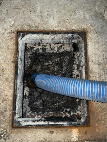 Urgent 6000 litre septic tank emptied within 6 hours for customer event in Reading